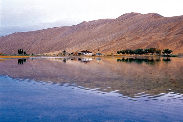 Badain Jaran Tempel