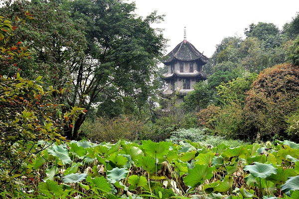 Yilanting-Pavillon im Park der Strohhütte von Du Fu Yilanting-Pavillon im Park der Strohhütte von Du Fu