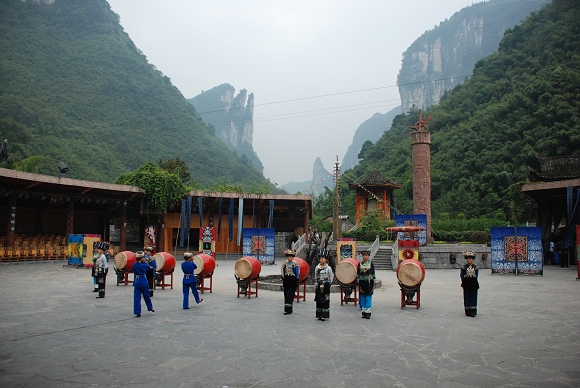 Das Dehang Miao-Dorf in der Schlucht Das Dehang Miao-Dorf in der Schlucht