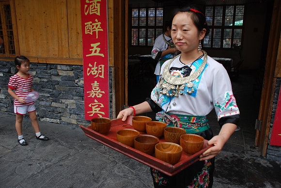 Miao-Frau im Minderheiten-Dorf in Dehang Miao-Frau im Minderheiten-Dorf in Dehang
