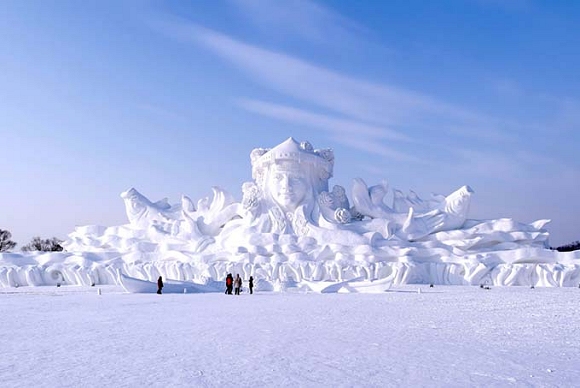 Schneeskulpturen auf der Sonneninsel