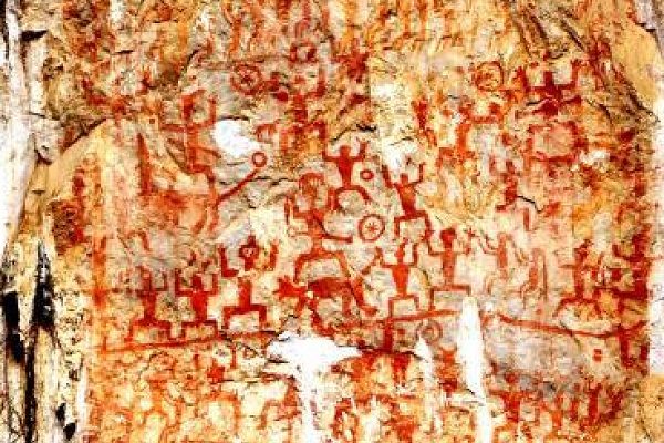 Huashan-Felsmalereien am Fluss Zuojiang Huashan-Felsmalereien am Fluss Zuojiang